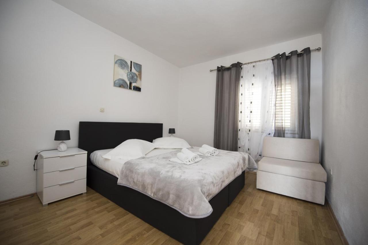 Apartments With A Parking Space Brela, Makarska - 16603 Exterior photo
